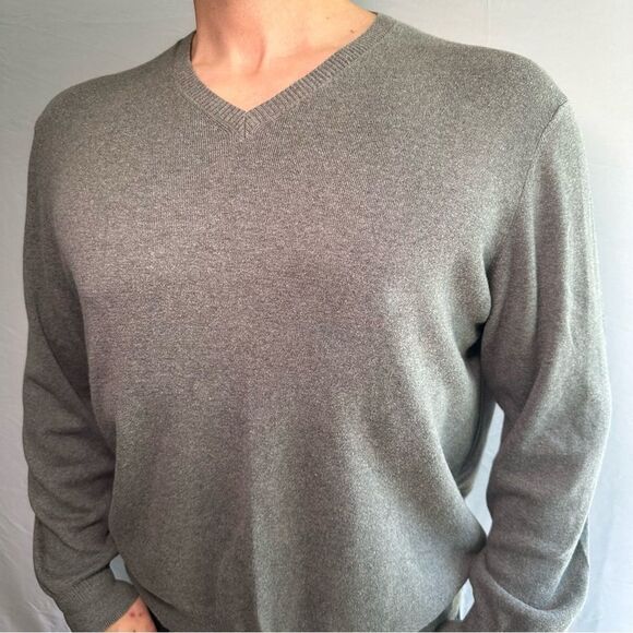 Men's Gray V-Neck Sweater - Picture 4 of 5